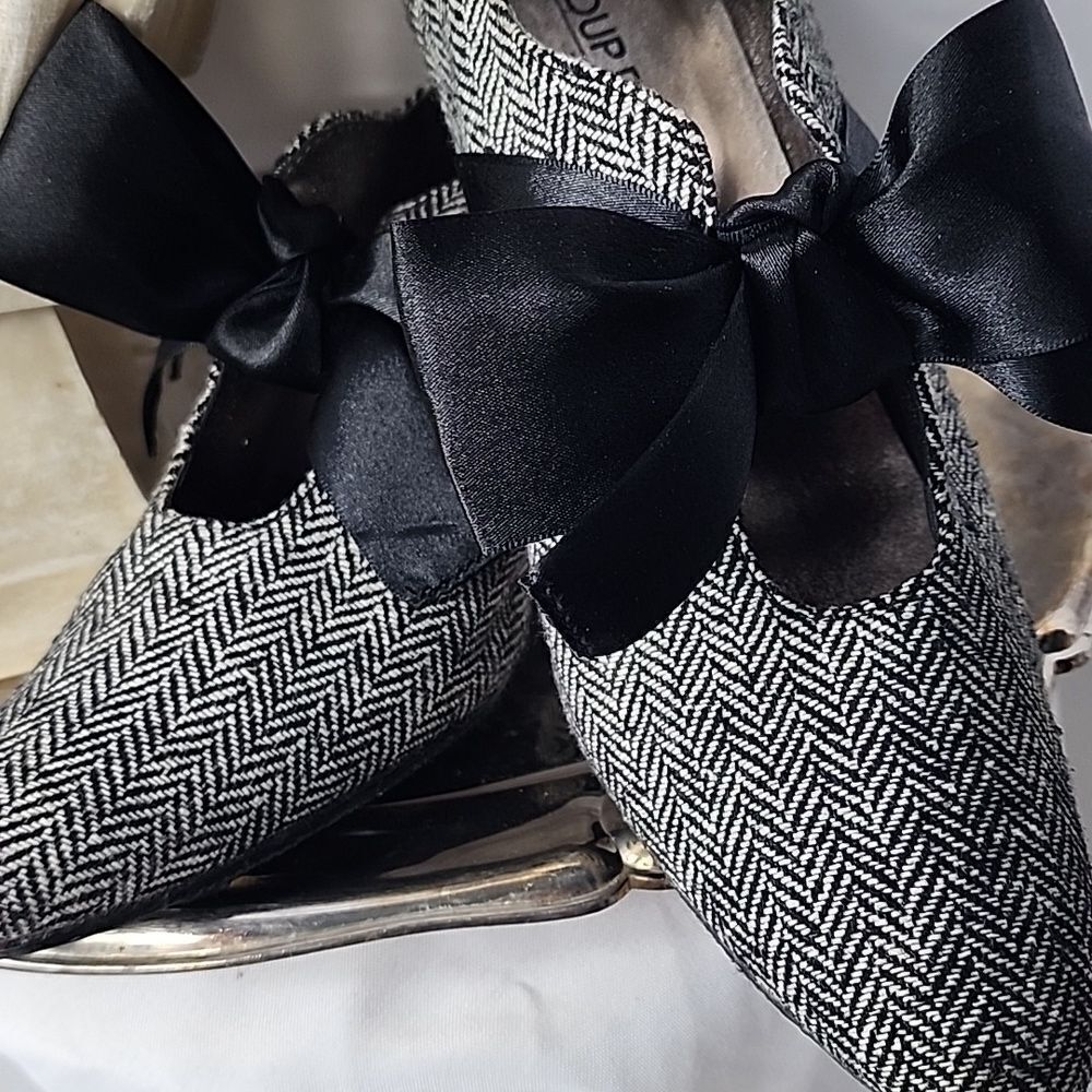 Vtg Coup D'Etat Size 8.5 M Beribboned Herringbone Heels